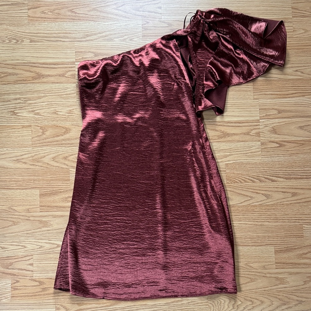 ASTR The Label - S Elegant One-Shoulder Rust Dress, new with tag